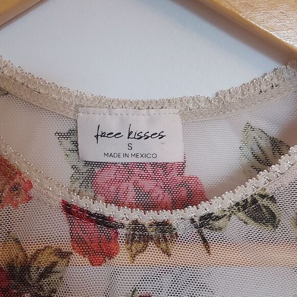 Free Kisses Sheer Mesh/Nylon Top Size S - Picture 2 of 3